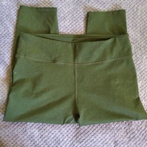 Fabletics crop leggings. Size L/XL